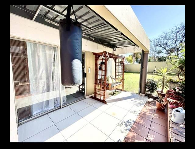 4 BEDROOM SIMPLEX FOR SALE IN HALFWAY GARDENS